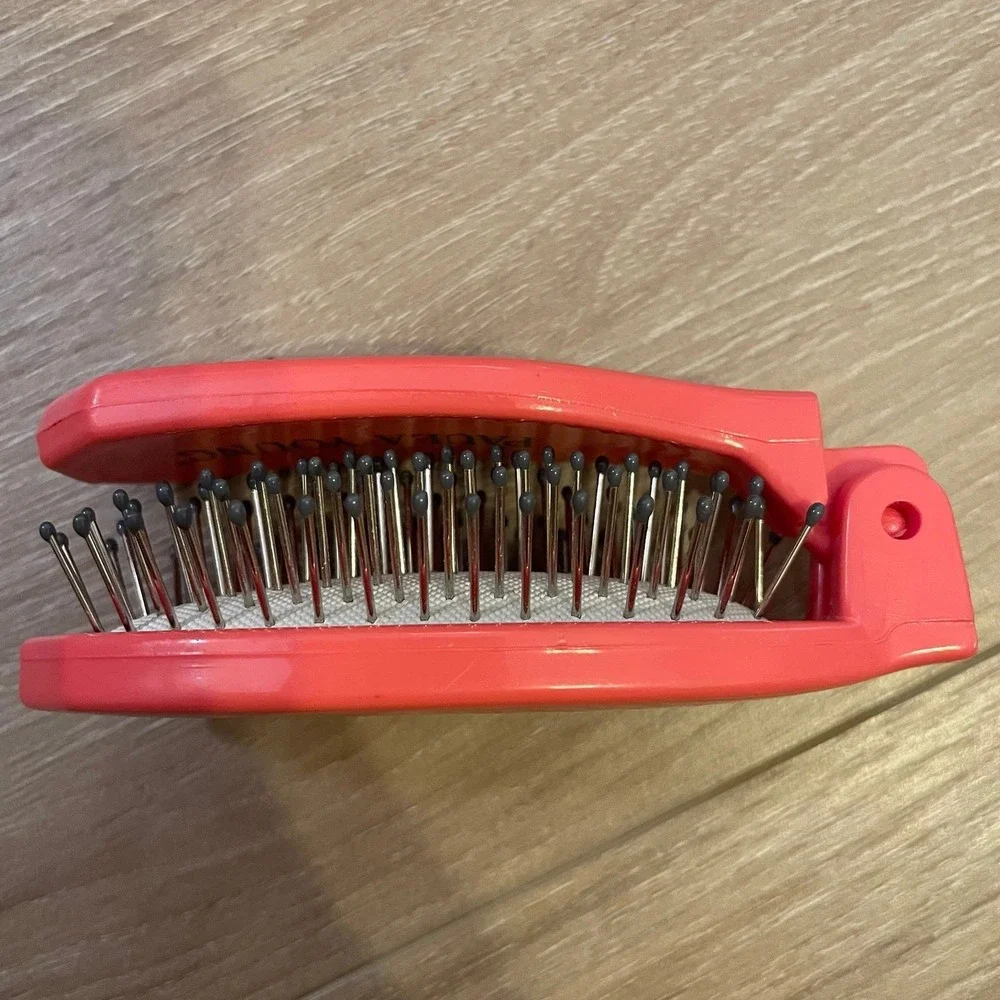 Paula Young vintage brush